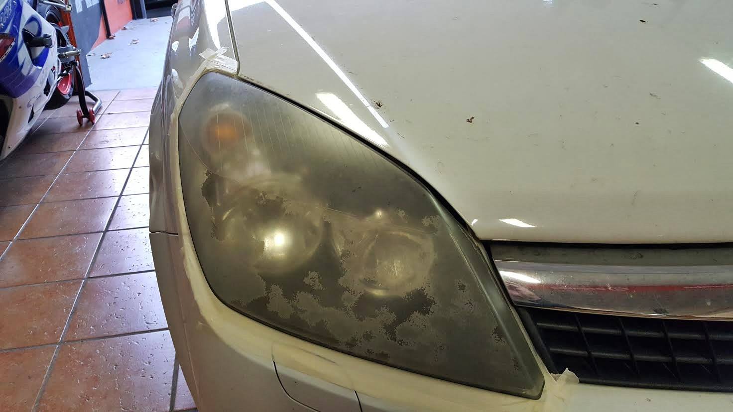 Faro derecho antes de la reparacion